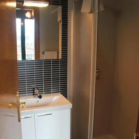 Maury Gæstehus El Barraco